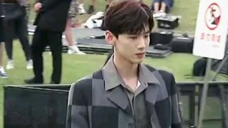 【Bạch Kính Đình】Ai mà từ chối được quý công tử Bạch Kính Đình với phong cách quý ông lịch lãm cơ chứ