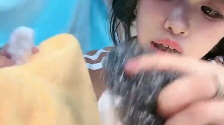 حدث خطأ في بث شياو هوانغ المباشر، وسيقوم الأخ شياو يانغ بفسخ العقد معها.