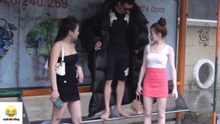 (P14) Troll Mang Áo Khổng Lồ Ra Phố #Prank