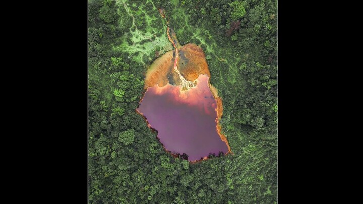 ماذا تقولون إن هذا البحيرة تشبه؟