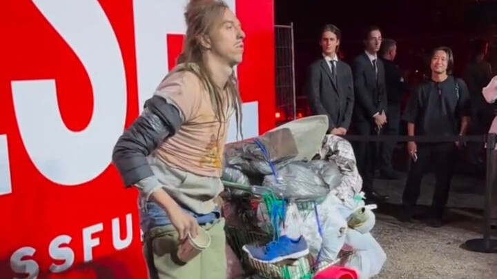 “The Eye-Catching Star of the Fashion Show”