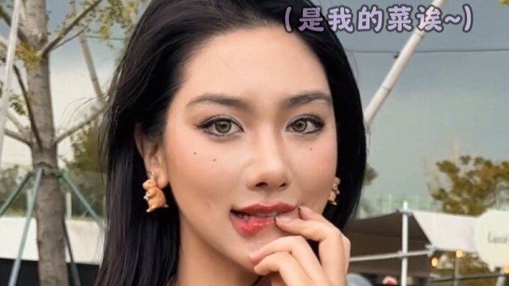 صديقتاي العزيزتان!! ألم تقولي إنكِ تعانين من رهاب المجتمع؟