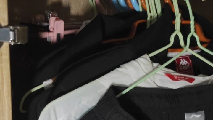 A boy’s wardrobe is gradually becoming abnormal.