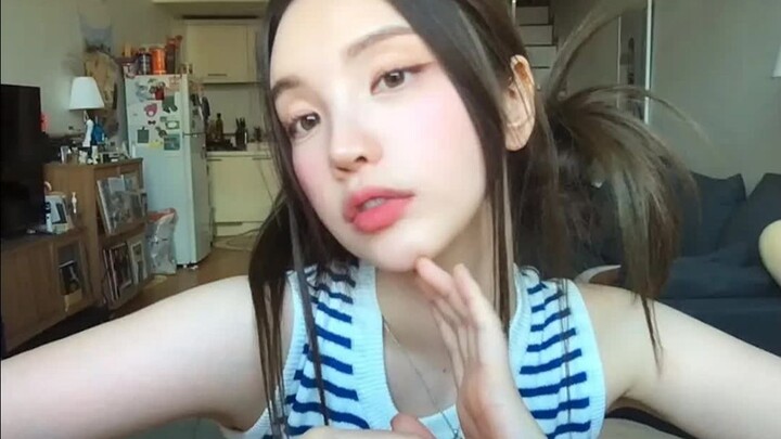 อยากดึงดูดความสนใจของคุณ! การคัฟเวอร์อัลบั้มของวงเกิร์ลกรุ๊ปเกาหลี NewJeans 【xooos】