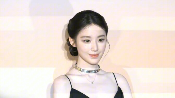 Ye Shuhua models for Bulgari—such a stunning beauty with an irresistible aura!
