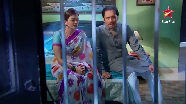 niranjan eat to all family members 🤣😁