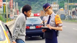 The taxi driver fell in love with the female traffic policeman at first sight. The most important th