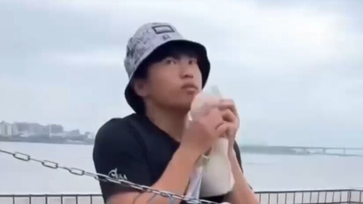 Ini adalah pakaian dalam nenek saya.