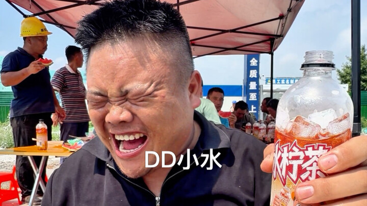 Makan siang yang saya buat hari ini sangat lezat, rekan-rekan kerja semuanya makan dengan lahap!