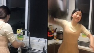 儿子叫妈妈开“微型家长会”，妈妈不解问其含义，听懂后瞬间暴走