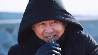 الأشخاص الثلاثة الأكثر شهرة في قوة الشرطة مضحكون للغاية لدرجة أنهم يوفرون كل الضحك في العرض.