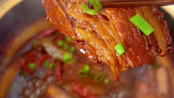 هكذا تُطهى لحمة البطن، تذوب في الفم فورًا!