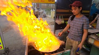 Hủ tiếu xào Mì Xào Giòn 50k đầy ắp tôm thịt mực của anh đầu bếp phong cách nghệ sĩ ở Sài Gòn