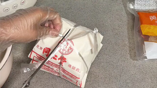 Tongrentang now offers freshly prepared sour plum soup—though it's pricey, it tastes amazing!