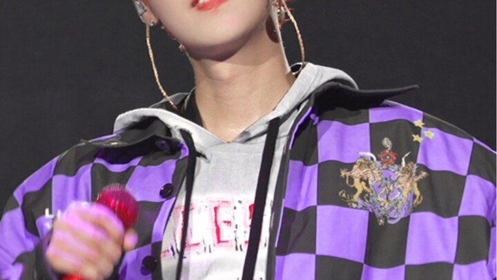 تغيير الملابس بنقرة واحدة: ماذا؟ هل تغيّر لون ملابس لو هان؟ | Slow Ride | حفل لو هان الجولة الثالثة 