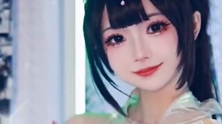 Bibi Dong and Xiao Wu happily grab money