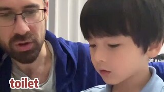 في الواقع، كنت أشك في أن أبًا بريطانيًا لا يجيد التحدث بالإنجليزية. 😂 والده يجيد الصينية. لم يكن مست