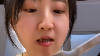 How hard the Japanese work to cheer you up when you eat