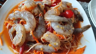 ส้มตำหัวโคราบี้กุ้งสดไซด์เบิ้มเผ็ดๆ(ใส่พริกเป็นกำ) Spicy Kohlrabi   Salad & Raw Shrimps