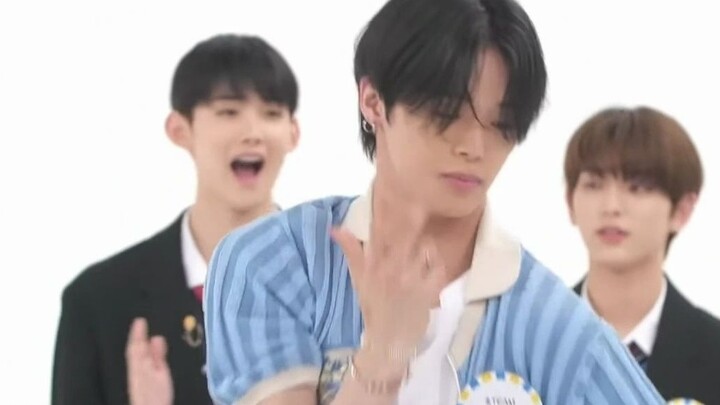 เก็บถาวรการเต้นแบบสุ่มรายสัปดาห์ของปีศาจยังเป็นที่รู้จักในชื่อการเต้นที่ถูกชะ