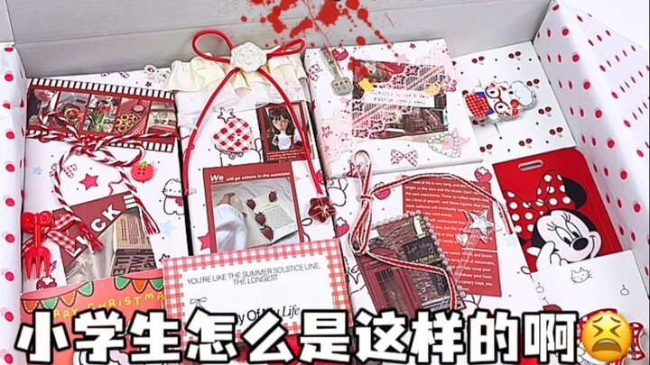 ทุ่งหญ้าอันกว้างใหญ่เรียงรายไปด้วยโน้ตเพลง ช่างเหมือนยกบ้านฉันมาเป็นงานแจกของฟรีเลย!