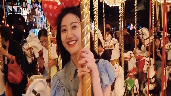 Tại sao trước đây tôi lại không phát hiện ra một cô gái đáng yêu như thế này nhỉ? ! !