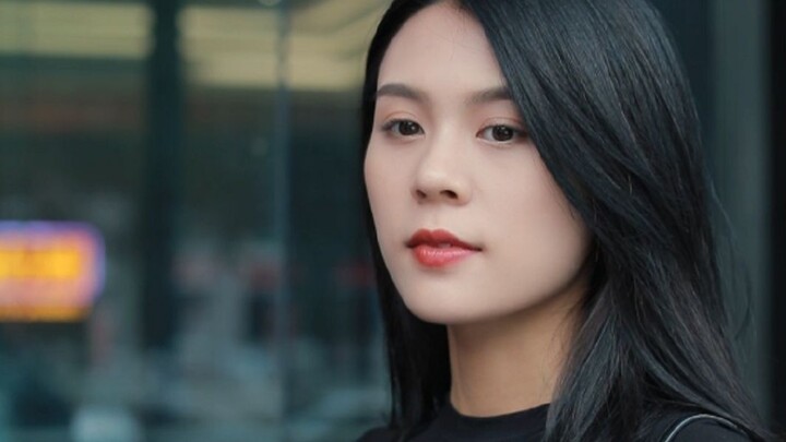 Kamu yang hanya jadi badut kecil itu memang menyedihkan.