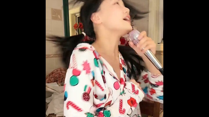【หวงหลิง】เพลง “สุนัขจิ้งจอกร้องยังไง” ร้องได้บ้าดีเดือดจนถูกผู้ดูแลระดับซูเปอร์แบนสดกลางเวที