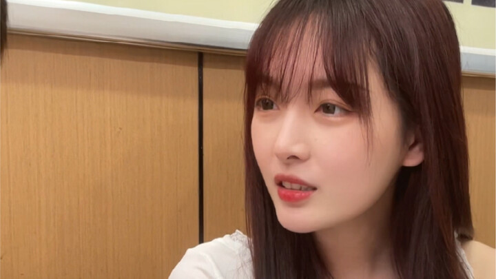 Ketika seorang gadis lucu menganggap dirinya agak cantik, dia...