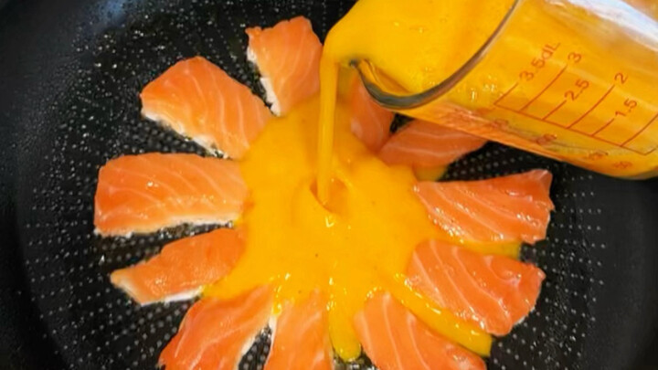 About how I spontaneously made a pizza with salmon…