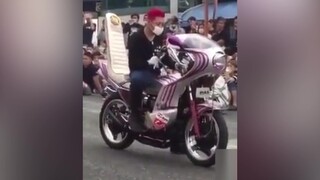 ⚡这摩托车，开出了电音的感觉~⚡