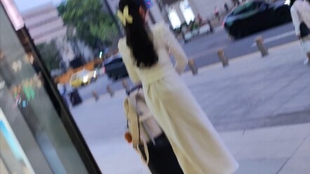 I squeezed time out of my subway commute just to strike up a conversation with this cute girl.