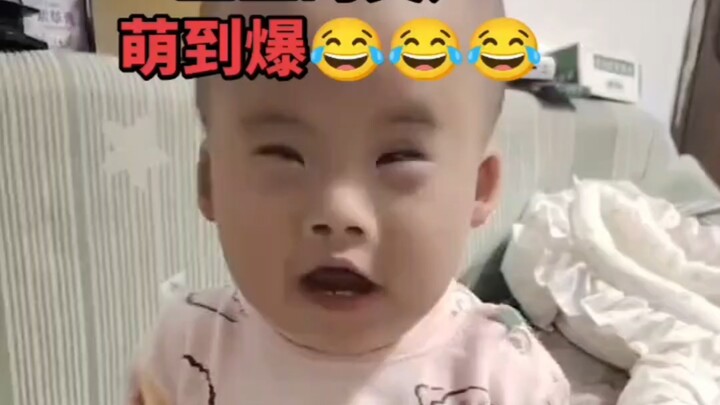 Huaicai TV: Parents see Tangbao’s wise eyes and smile with joy.