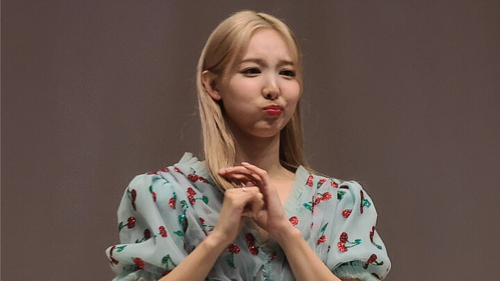 MOMO Dance Studio! Nayeon: But I got rejected by Tao...