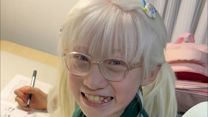 حبّ أبي مُلِحٌ جدًا... دائمًا يعود في الليل حاملاً الحلويات!