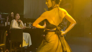 Pub Gaya Cina Zhewu Wuhan Guo Zhezhe menari "Romansa Tiga Kerajaan"