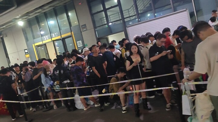 130 teman pasang surut secara kolektif merilis ninjutsu klon bayangan untuk berlari di antrian BW Mi