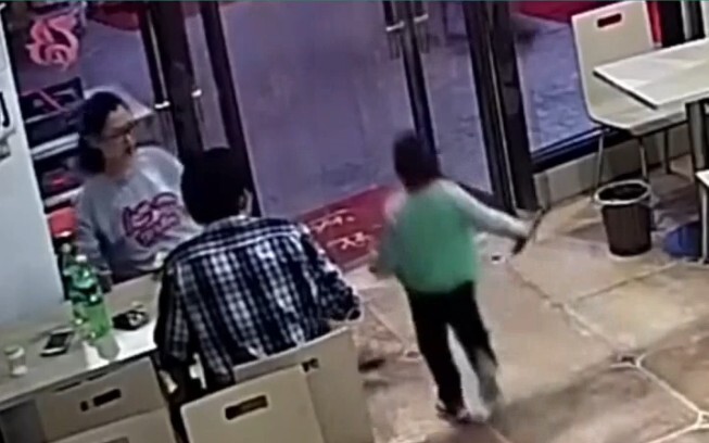 A pregnant woman, harboring a grudge, plotted revenge: she deliberately tripped a boy, causing him t