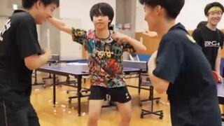 Tôi không nhịn được cười khi thấy các trường trung học Nhật Bản thực sự bỏ qua môn học thứ 3. Bây gi