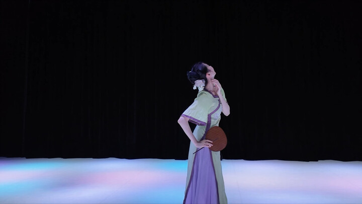 Tarian "Hujan Tepukan Bunga"