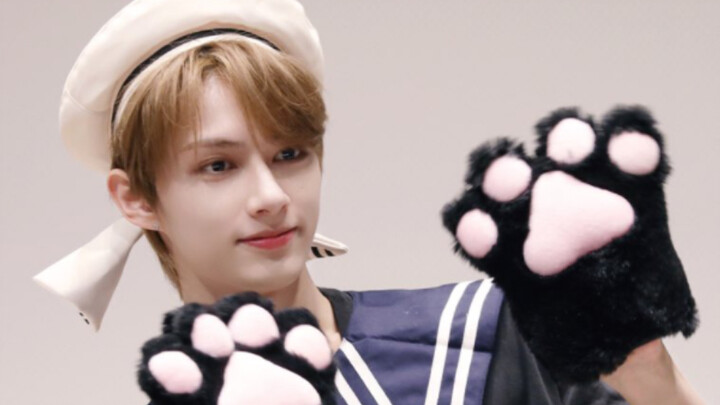 Hội ký tặng: Junni trong bộ thủy thủ kèm tai mèo cực ngầu!!! Đám lông trên bàn chân mềm mại của cậu 