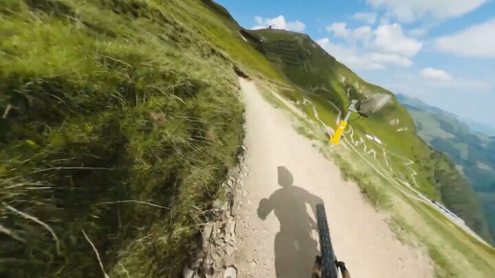 Ambil lima dolarmu, biar aku yang mengendarai di jalan ini