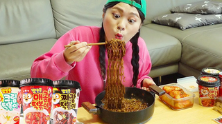 บะหมี่ดำ ต็อกปกกี โดนา DONA Mukbang