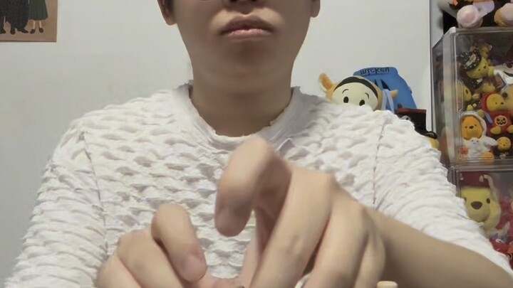 在家试图举行某种神秘仪式来报复仇人的我：