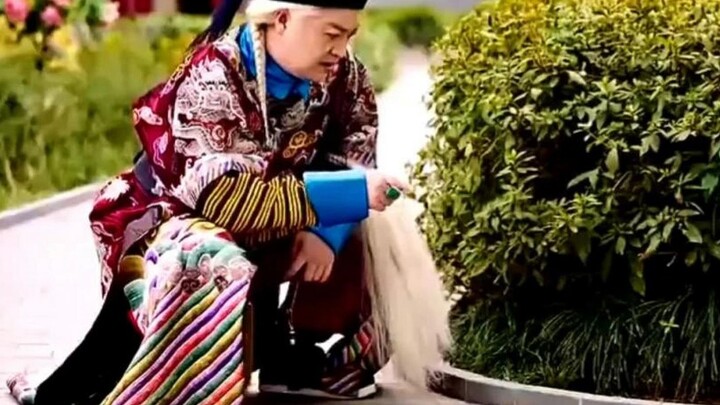 عندما يلتقي "سيري" مع كبير الخدم في القصر الداخلي