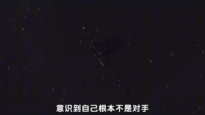 Di tengah salju muncul sebuah monster menakutkan, film horor