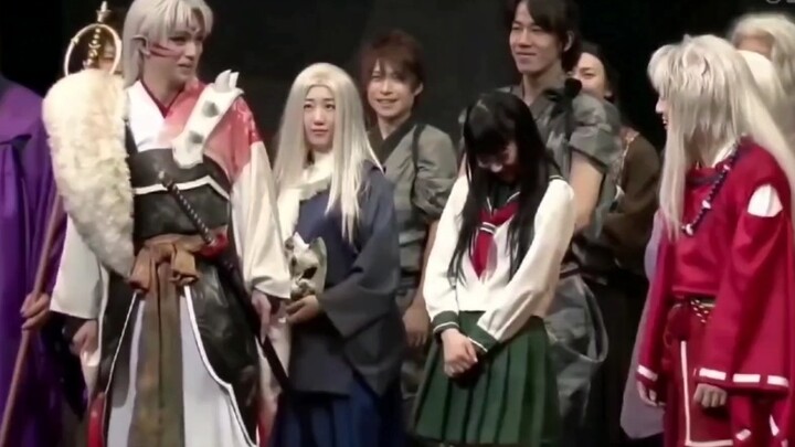 The cool and handsome follow-up to the killing scene, the contrast at the curtain call, it's so cute