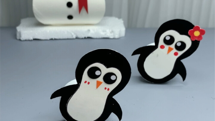 Use soda bottle caps to make a cute little penguin roly-poly for kids—simple and fun, give it a try!