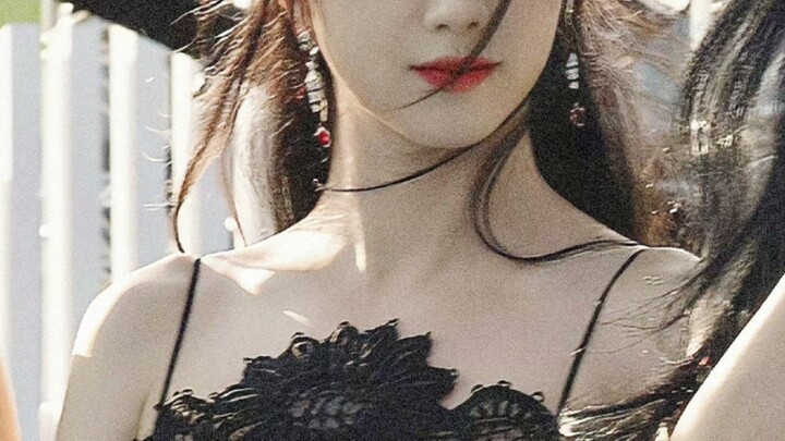 "Jujur aja, jangan berharap terlalu tinggi sama paras para trainee perempuan YG yang bakal debut…"