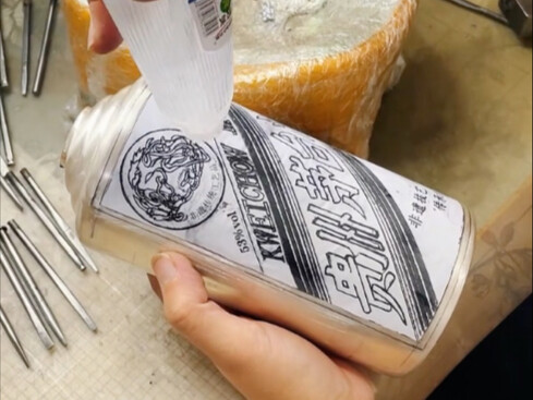 ของที่ระลึกสุดพิเศษที่ผู้นำโรงงานเหล้าเหมาไถที่กำลังจะเกษียณอายุได้ออกแบบขึ้นมาเพื่อตัวเอง